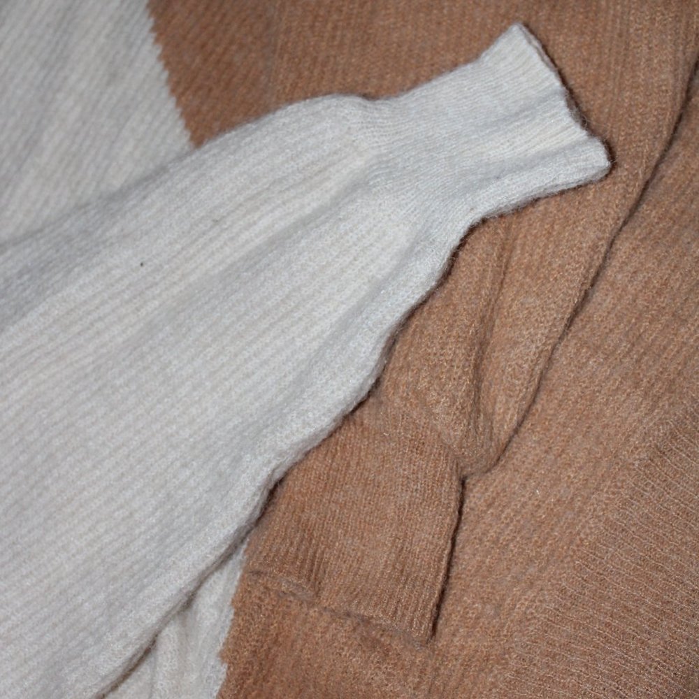LUSH | Two-Tone Knit Sweater - Picture 4 of 6